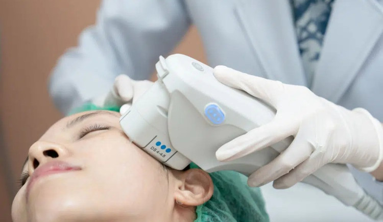 Za oblíbeným liftingem celebrit nemusíte do Prahy či zahraničí. Klinika OK Medical nabízí populární zákrok přístrojem Ultherapy®