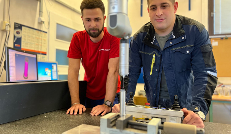 VŠTE otevřela mimořádné kolo přijímaček pro zájemce o Řídicí procesy ve strojírenství