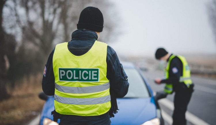 Při hromadné akci zkontrolovali policisté téměř 1900 řidičů a odhalili přes 220 přestupků a trestných činů