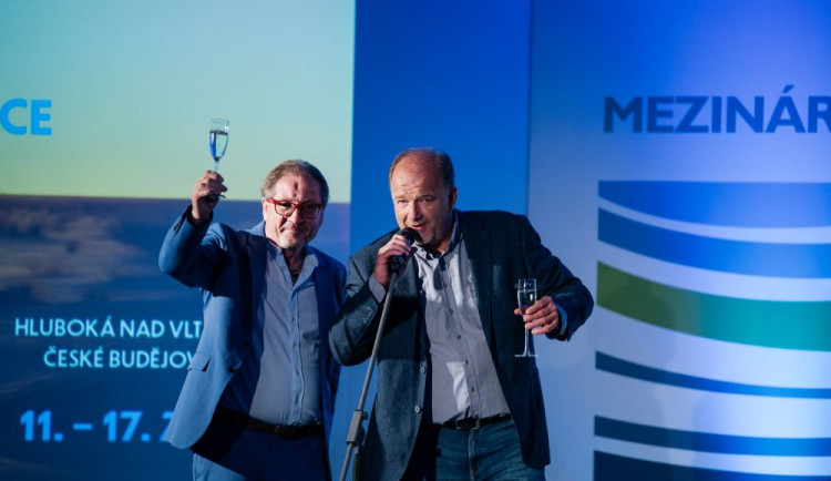 Muž s širokým záběrem, to je ředitel filmového festivalu Voda, moře, oceány Jindřich Soukal