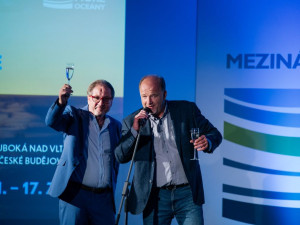 Muž s širokým záběrem, to je ředitel filmového festivalu Voda, moře, oceány Jindřich Soukal