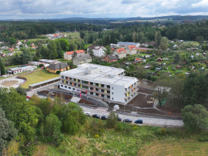 Jindřichův Hradec otevřel nový domov pro seniory, je plně bezbariérový a ubytuje 94 klientů