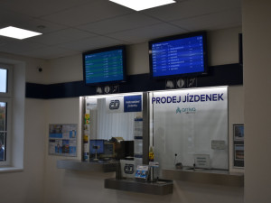 Prostor před vlakovým nádražím v Písku čeká rekonstrukce, vyřeší parkování aut i sdílených kol