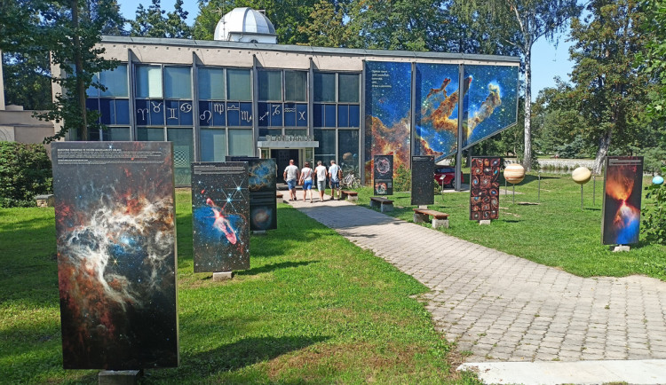 Výstava u hvězdárny láká na daleký vesmír