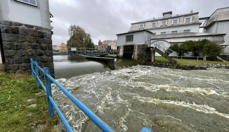 Obyvatelé části Veselí nad Lužnicí se zatím evakuovat nemusí, hrozba však stále trvá