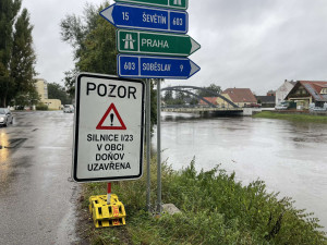 Obyvatelé části Veselí n. Lužnicí se ráno evakuovat nemusí, hrozba však stále trvá
