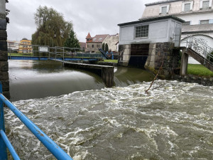 Obyvatelé části Veselí n. Lužnicí se ráno evakuovat nemusí, hrozba však stále trvá