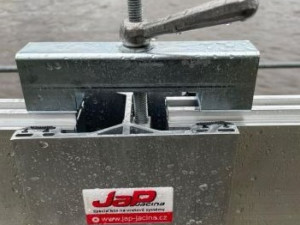 Policie hledá člověka, který v Písku poškodil protipovodňovou stěnu