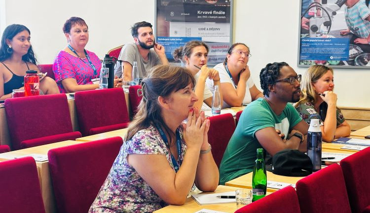 Nejen s angličtinou pomůže žákům Američan Issac Mcgee