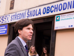 Návštěva tehdejšího amerického velvyslance Andrew Shapira v roce 2016.