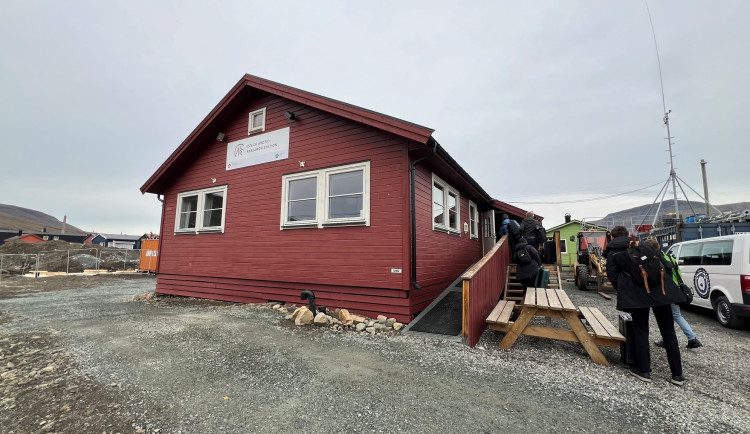 Jihočeská univerzita vychovává klimatické ambasadory. Už deset let jí k tomu slouží arktická výzkumná stanice na Špicberkách