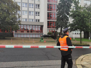 Student poslal anonymní výhružku do školy. Policie ho během několika hodin dopadla