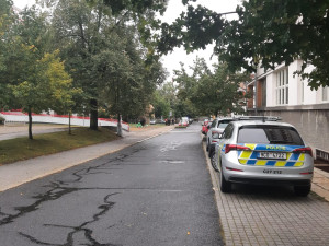 Student poslal anonymní výhružku do školy. Policie ho během několika hodin dopadla