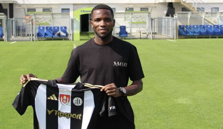 Fotbalista Ekpai uspěl na testech a znovu bude hrát za České Budějovice