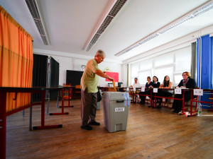 První den voleb je za námi. Místnosti si opět otevřou zítra ráno.