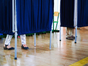 První den voleb je za námi. Místnosti si opět otevřou zítra ráno.