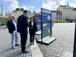 Výstava na náměstí mapuje 30 let novodobé městské energetiky