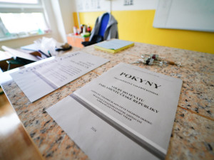 VOLBY 2024: Do senátu budou lidé příští týden vybírat mezi Sýkorou za ODS a Ondřichem za ANO