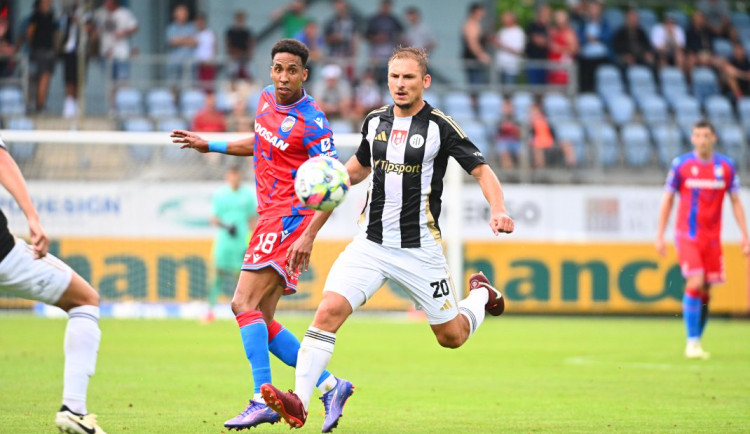Fotbalisté Sparty vyhráli v Budějovicích 2:0 a venku jsou nadále stoprocentní