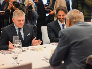 Miloš Zeman oslavil jubileum v hotelu Štekl. Gratulovali mu Fico, Kaliňák i čínský velvyslanec.