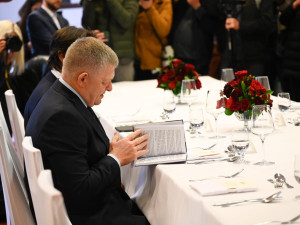 Miloš Zeman oslavil jubileum v hotelu Štekl. Gratulovali mu Fico, Kaliňák i čínský velvyslanec.