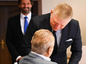 Miloš Zeman oslavil jubileum v hotelu Štekl. Gratulovali mu Fico, Kaliňák i čínský velvyslanec.