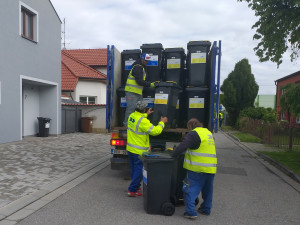 České Budějovice nadále rozšiřují projekt třídění odpadů od prahu domů