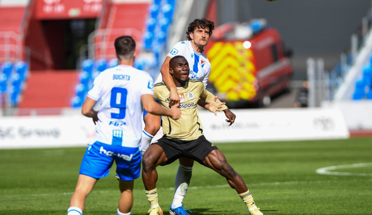 Fotbalisté Ostravy zdolali poslední Budějovice 2:1 a doma zůstali stoprocentní.