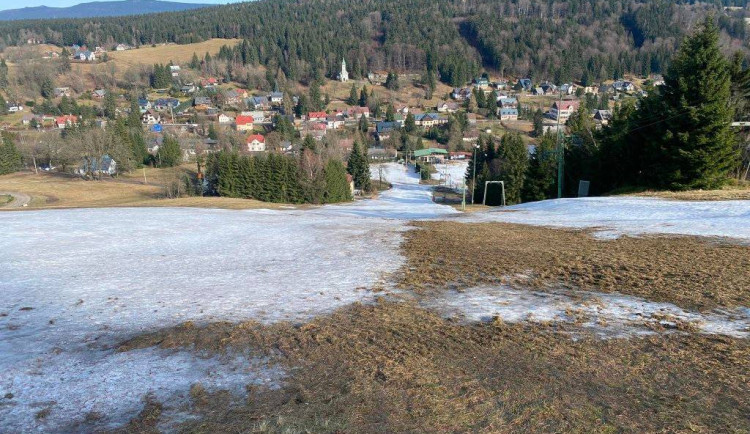 Bedřichov zjišťuje, zda jsou podnikatelé ochotni obci přispět na nákup skiareálu