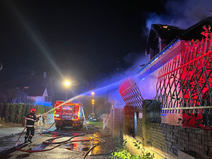 Hasiči likvidovali požár domu v Budějcích. Škoda je téměř milion korun