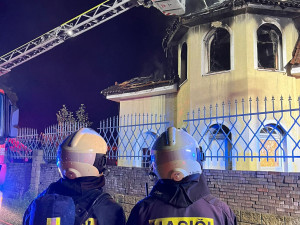 Hasiči likvidovali požár domu v Budějcích. Škoda je téměř milion korun