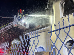 Hasiči likvidovali požár domu v Budějcích. Škoda je téměř milion korun