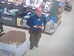 Soběslavští policisté pátrají po třech zlodějích, při krádeži je zachytila bezpečnostní kamera