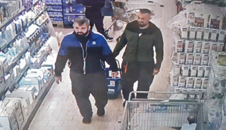 Soběslavští policisté pátrají po třech zlodějích, při krádeži je zachytila bezpečnostní kamera