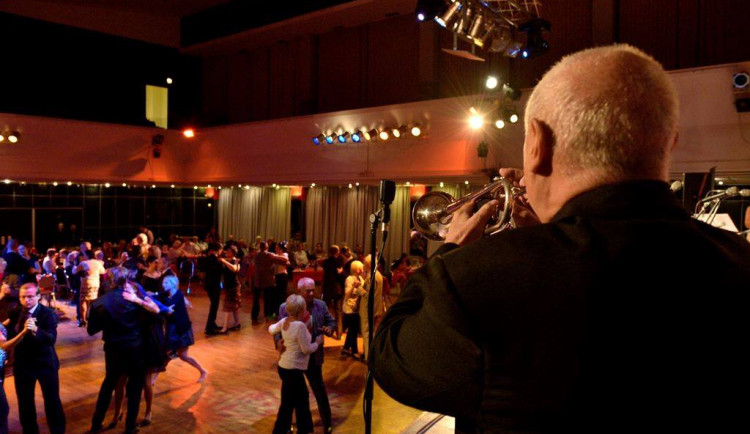 Oprašte taneční střevíčky a přijďte si do Metropolu zopakovat taneční kroky