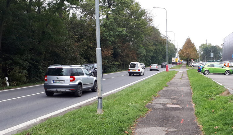 Další komplikace na I/46 až na jaře. ŘSD odložilo opravu rušného průtahu ve Šternberku