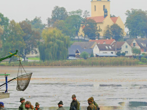 Začíná sezona výlovů. U Munického rybníku na Hluboké zazní hudba a bude vařit šéfkuchař