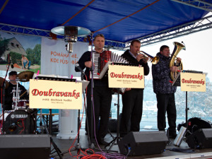 Začíná sezona výlovů. U Munického rybníku na Hluboké zazní hudba a bude vařit šéfkuchař