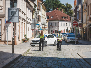 Zklidnění dopravy na budějovickém náměstí je stále v nedohlednu, město nejprve upraví přilehlé komunikace