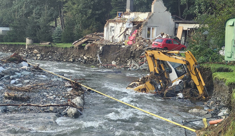 Obnova silnic i plynovodů: sever Olomouckého kraje dál intenzivně řeší následky ničivých povodní