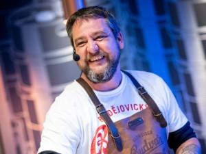 Mistr výčepní 2024 zná svého vítěze. V Budějovickém Budvaru se soutěžilo o nejlépe načepovaný ležák