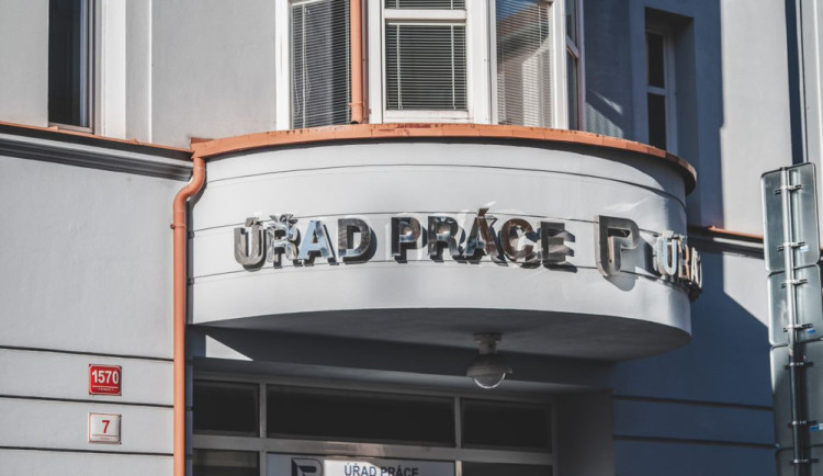 Nezaměstnanost v Jihočeském kraji stagnuje, na jedno volné místo připadá 11 uchazečů o práci