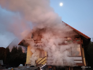 Hasiči zasahovali u požáru rodinného domu v Čimelicích na Písecku