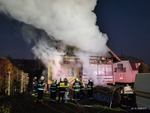 Hasiči zasahovali u požáru rodinného domu v Čimelicích na Písecku