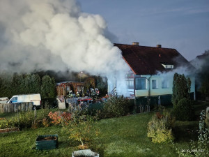 Hasiči zasahovali u požáru rodinného domu v Čimelicích na Písecku