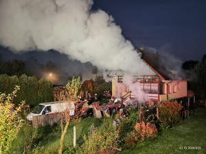 Hasiči zasahovali u požáru rodinného domu v Čimelicích na Písecku