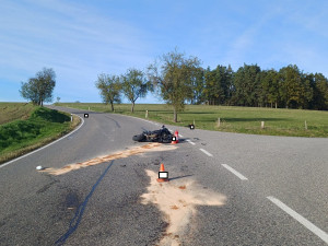 U Milevska zemřel motorkář. Další byl těžce zraněn