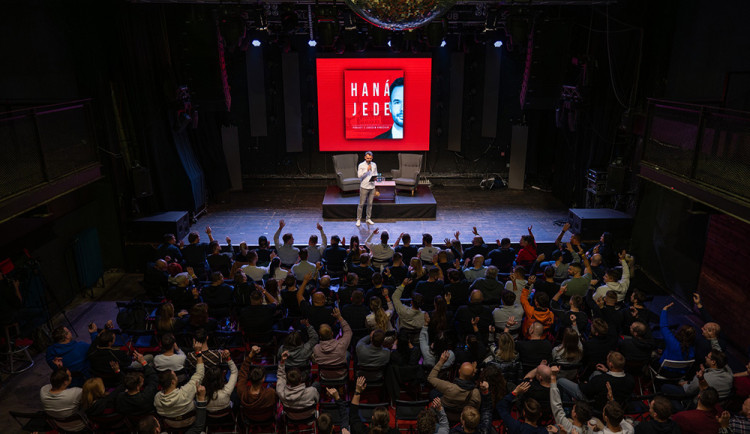 HanáJede s fotbalovým Mercedesem: olomoucká talkshow nabídne historky Petra Švancary