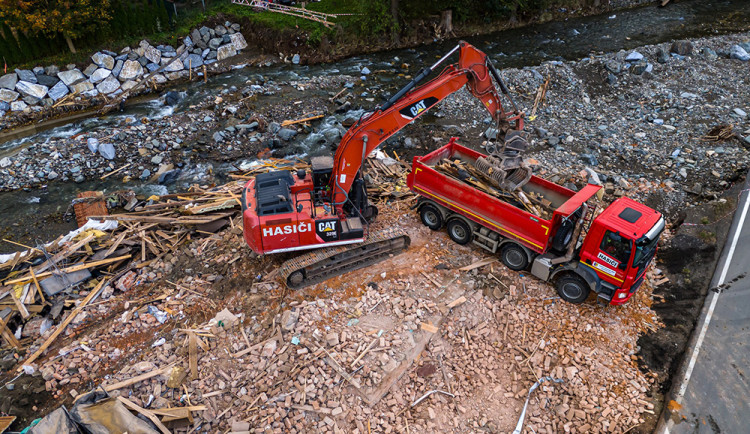 Na Jesenicku muselo jít po povodních k zemi 39 staveb, dalších objektů se dotkla částečná demolice