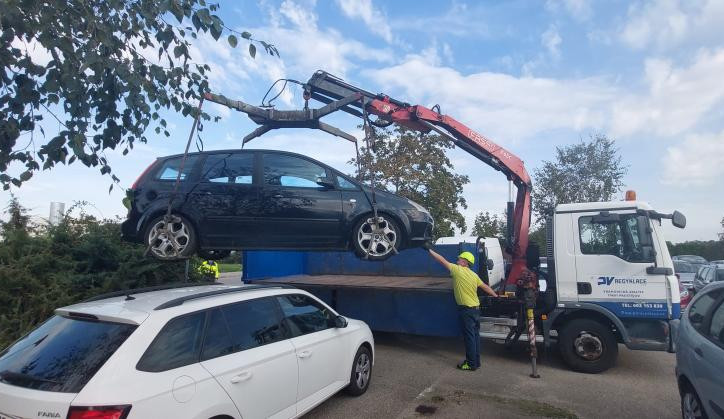 Prostějov chystá dražbu deseti aut, které nechalo odtáhnout z ulici. Vyvolávací cena je dva tisíce korun